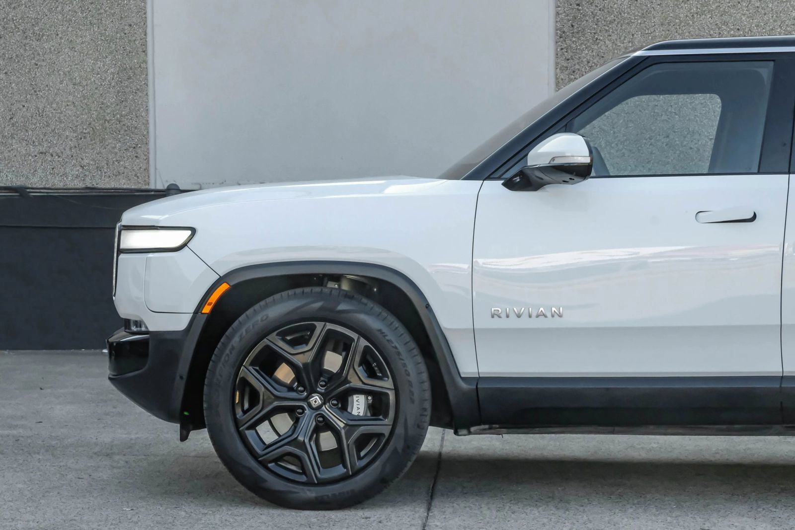 Used 2024 Rivian R1S Adventure Dual AWD/4WD image 20