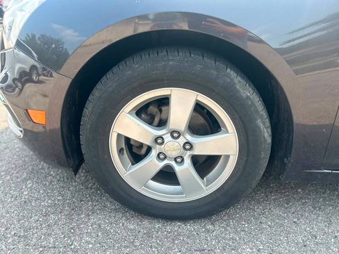 Used 2016 Chevrolet Cruze LT FWD image 9