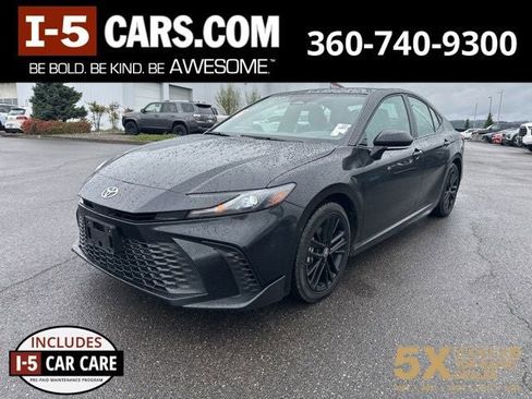 Used 2025 Toyota Camry SE image 1