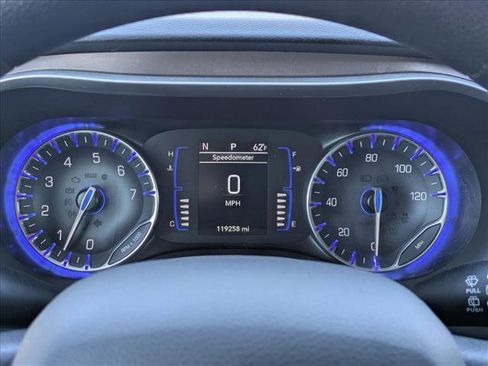 Used 2020 Chrysler Voyager Lxi image 11