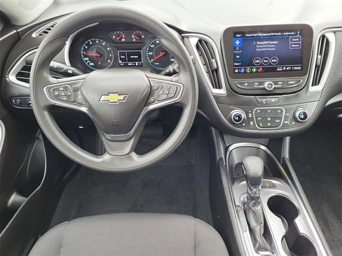 Certified 2025 Chevrolet Malibu LT image 9