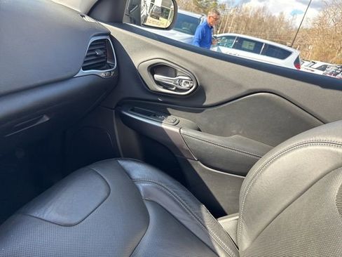 Used 2019 Jeep Cherokee Limited image 20