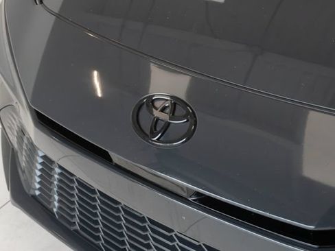 Used 2025 Toyota Camry XSE FWD image 8
