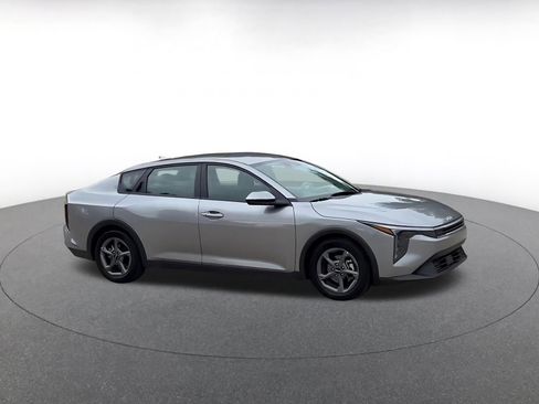 Used 2025 Kia K4 LXS image 2