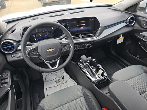 New 2026 Chevrolet Trax LT w/ LT Convenience Package FWD image 9