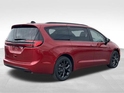 New 2026 Chrysler Pacifica Select image 7