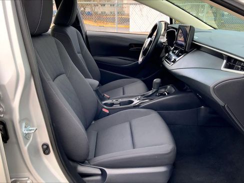 Certified 2025 Toyota Corolla LE image 9