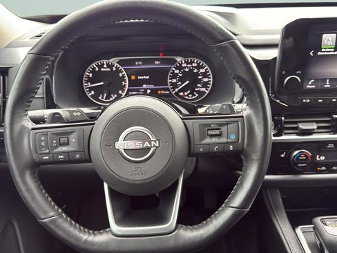 Used 2023 Nissan Pathfinder SL AWD/4WD image 28