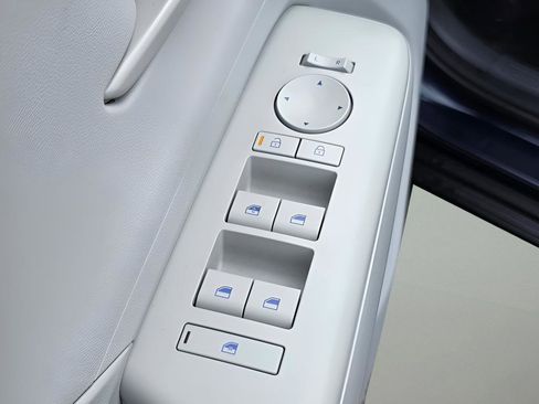 Used 2024 Hyundai Kona SEL image 18