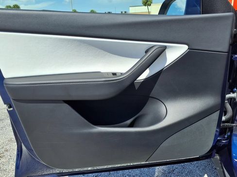 Used 2022 Tesla Model Y Performance AWD/4WD image 24