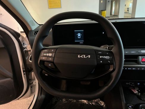 Used 2025 Kia K4 FWD image 27