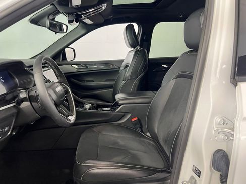 Used 2023 Jeep Grand Cherokee Altitude image 21