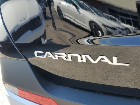 New 2026 Kia Carnival EX image 7