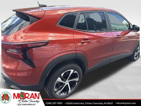 Used 2024 Chevrolet Trax RS w/ Driver Confidence Package FWD image 4