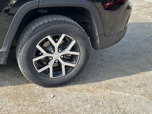 Certified 2024 Jeep Grand Cherokee Limited image 12