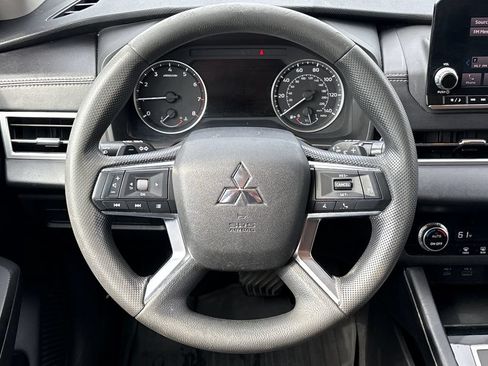 Used 2022 Mitsubishi Outlander ES AWD/4WD image 17