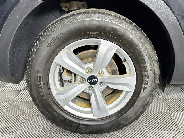 Used 2023 Kia Sorento LX FWD image 29