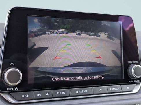 Used 2024 Nissan Rogue S FWD image 21