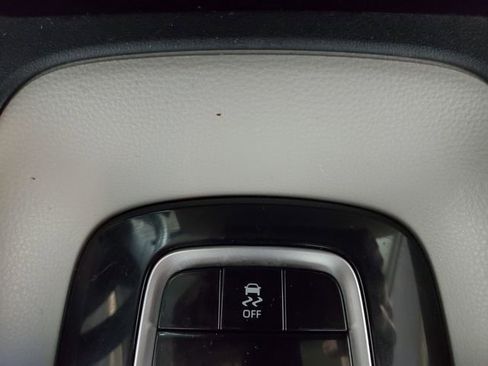 Used 2020 Toyota Corolla LE image 22