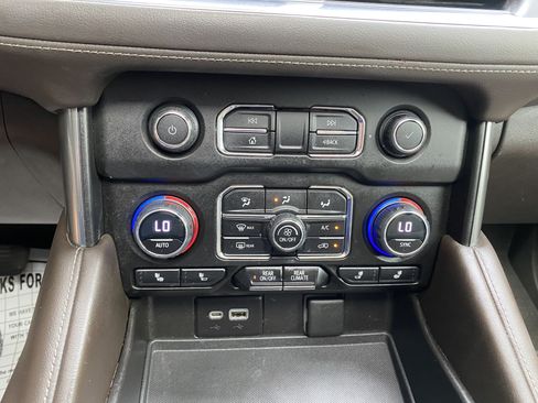 Used 2021 Chevrolet Tahoe Z71 w/ Luxury Package AWD/4WD image 29