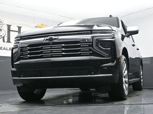 New 2026 Chevrolet Suburban Premier w/ Sun And Tow Package AWD/4WD image 35