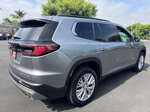 Used 2026 GMC Acadia Elevation w/ Elevation Premium Package FWD image 13