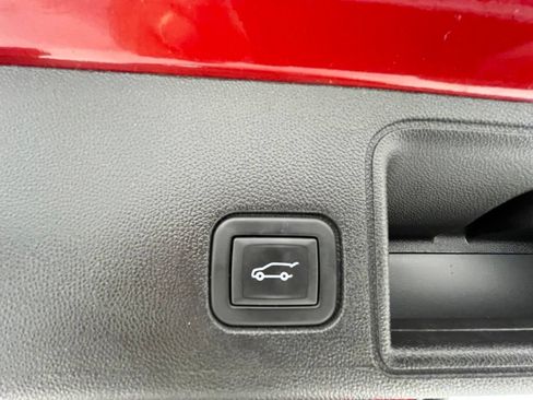 Used 2024 GMC Terrain SLT AWD/4WD image 8