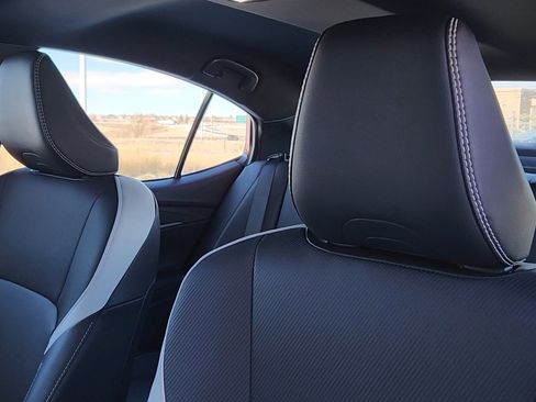 Used 2025 Toyota Camry SE image 10