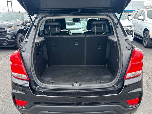 Certified 2022 Chevrolet Trax LT w/ Midnight Edition image 13