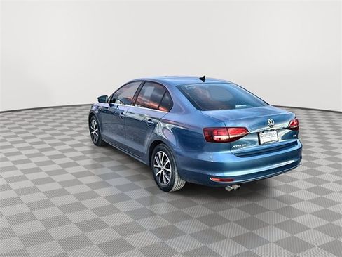 Used 2017 Volkswagen Jetta SE image 6