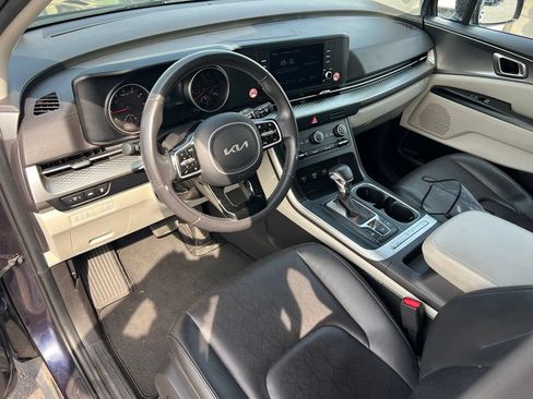 Certified 2024 Kia Carnival LX FWD image 11
