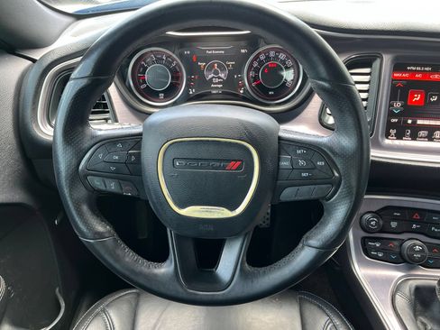 Used 2015 Dodge Challenger R/T RWD image 19