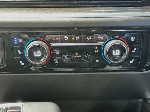 Used 2022 Chevrolet Silverado 1500 LTZ w/ LTZ Premium Package AWD/4WD image 16