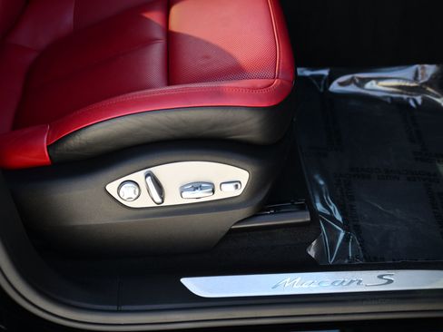 Used 2018 Porsche Macan S image 26