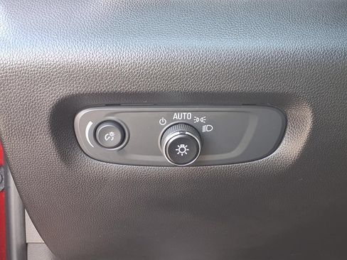 Used 2023 Chevrolet Traverse LT w/ LT Premium Package FWD image 12