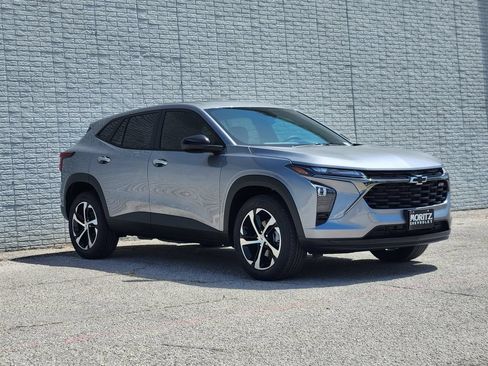 New 2026 Chevrolet Trax RS w/ Sunroof Package FWD image 2