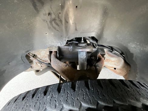 Used 2005 GMC Sierra 2500 SLT w/ Heavy-Duty Power Package image 42