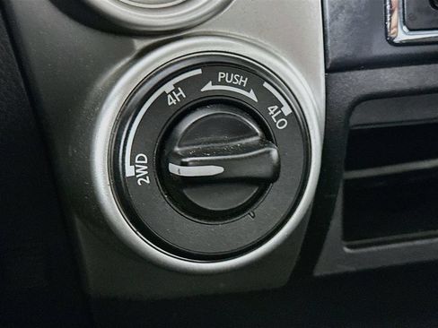 Used 2017 Nissan Titan SV AWD/4WD image 18