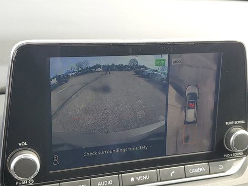 Used 2025 Nissan Rogue SV AWD/4WD image 15