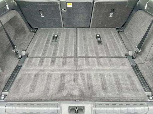 Certified 2024 Land Rover Discovery S image 36