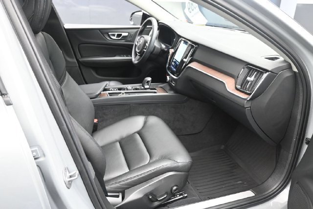 Used 2024 Volvo S60 B5 Plus w/ Protection Package Premier FWD image 27