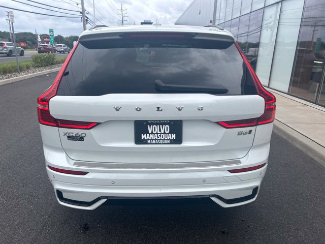 Certified 2023 Volvo XC60 B6 Ultimate w/ Climate Package AWD/4WD image 4