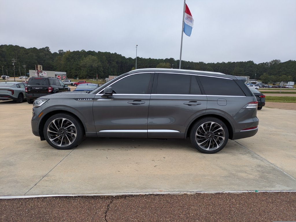 Used 2023 Lincoln Aviator Reserve w/ Equipment Group 201A RWD image 2
