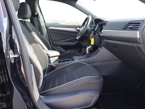 Used 2024 Volkswagen Jetta Sport image 12