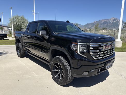 Used 2023 GMC Sierra 1500 Denali w/ Denali Reserve Package AWD/4WD image 12