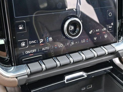 Used 2025 GMC Yukon Denali Ultimate AWD/4WD image 24