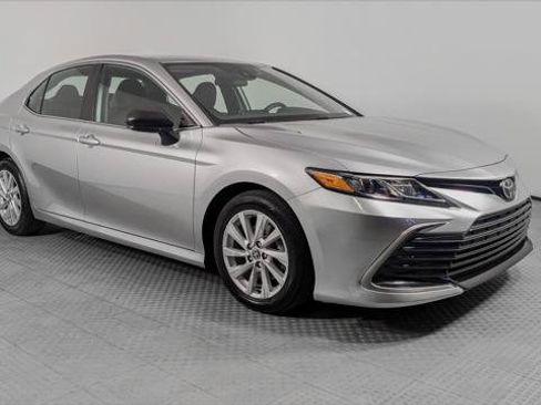 Used 2021 Toyota Camry LE FWD image 8