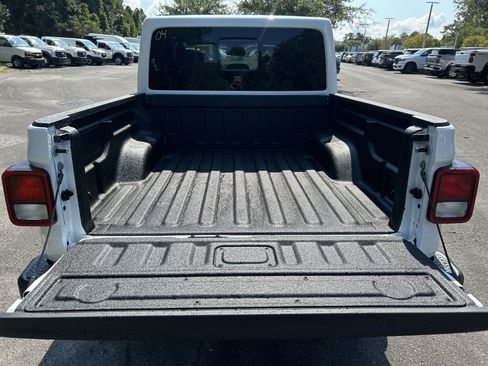 New 2025 Jeep Gladiator Sport image 8