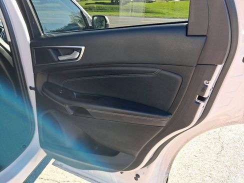 Used 2017 Ford Edge Titanium w/ Technology Package AWD/4WD image 22