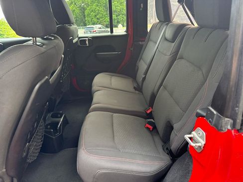 Used 2018 Jeep Wrangler Unlimited Rubicon AWD/4WD image 11